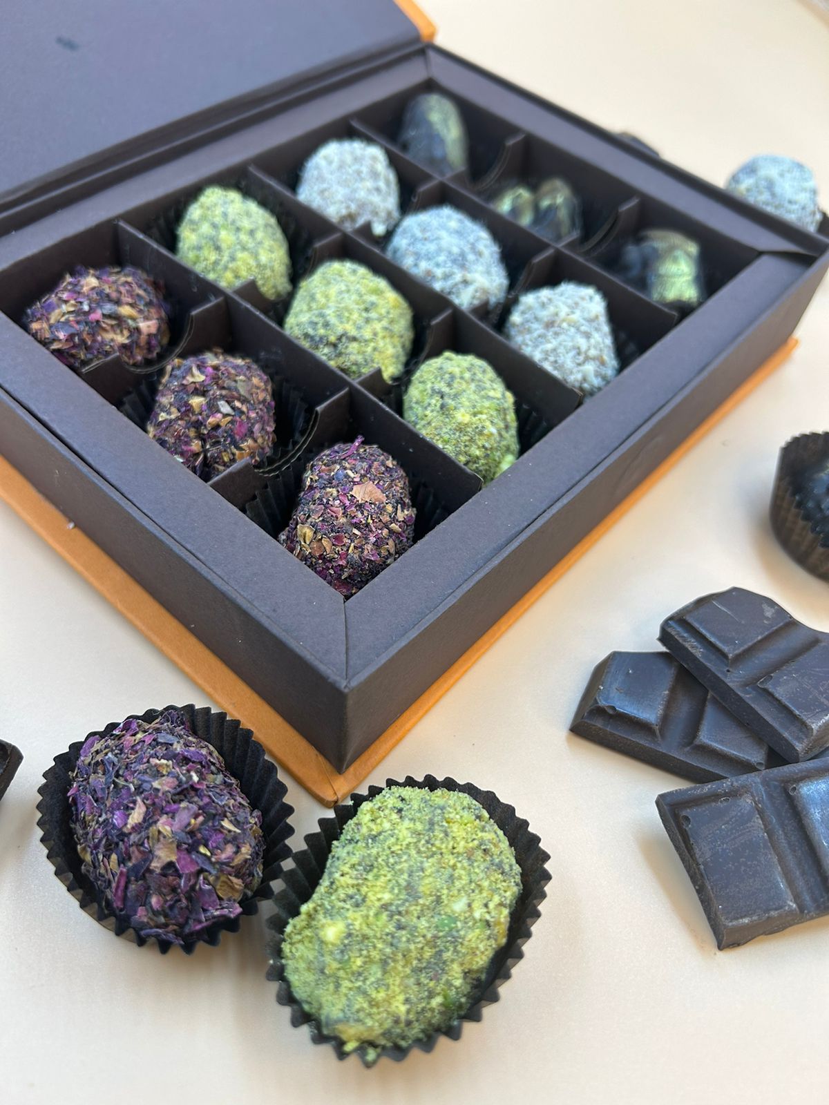 Assorted Date Box