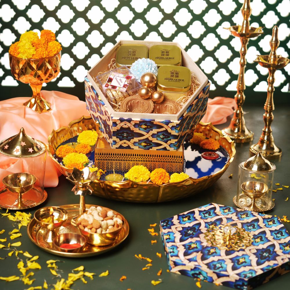 Hexagonal Mugal print box Hamper