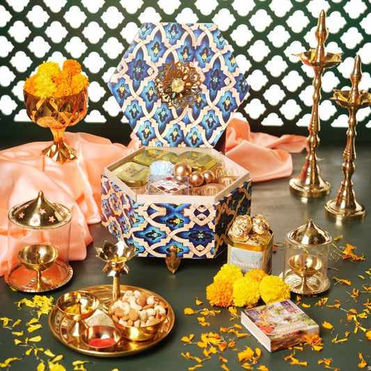 Hexagonal Mugal print box Hamper