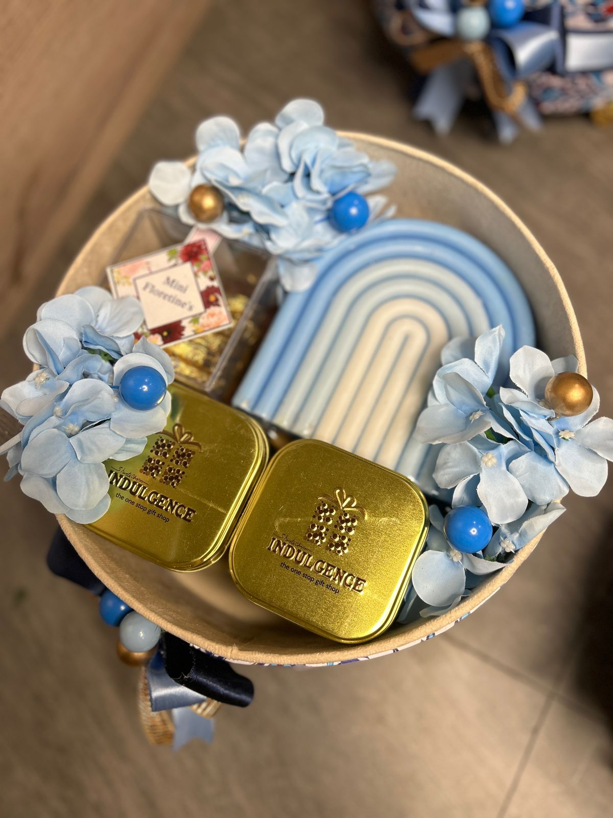 Round blue floral box Hamper